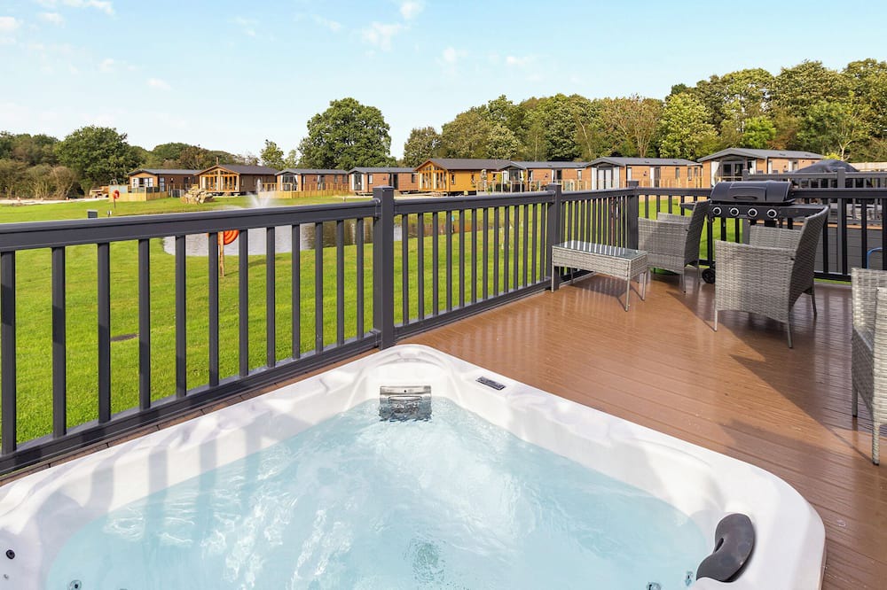 Congleton Ski Chalet | 2 bedroom accommodation in Eaton, Congleton