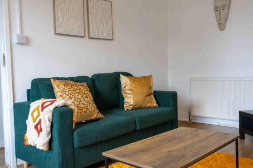 Patchway House | 3-bed-Patchway-Self-check-in-Parking-Wi-Fi-Sleeps 5