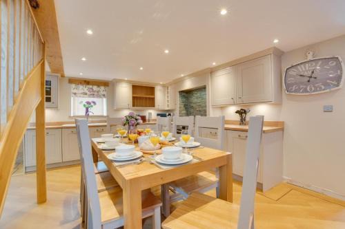 Llanycil House | 4 Bed in Bala oc-bow66