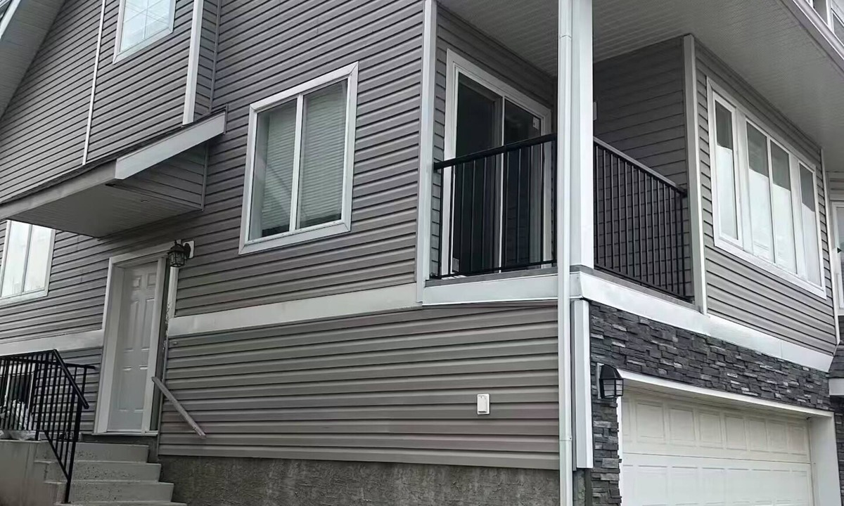 Northwest Edmonton House | A cozy legal Basement/Separate Ent &Free parking
