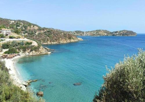 Agii Apostoli House | Aegean Beachfront Apartment