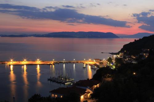Loutraki Apartment | Aegean Wave - Faros