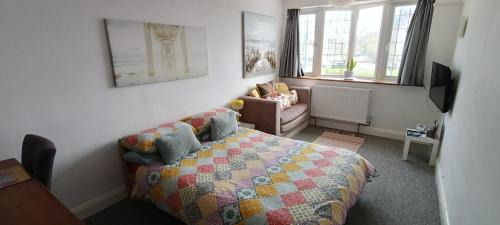 Bognor Regis Apartment | Apartment set over 2 floors 50 metres from the beach front