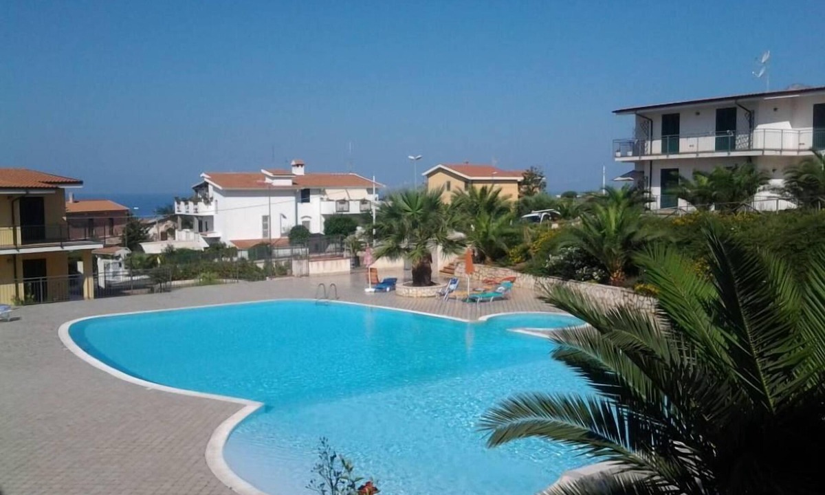 Scalea Apartment | Appartment with communal swimming pool, perfect for couples