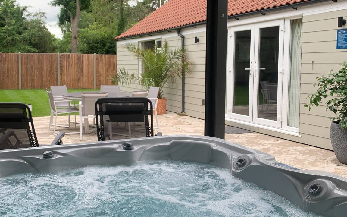 Worlington Cottage | Cabin ∙ 2 bedrooms ∙ 4 guests