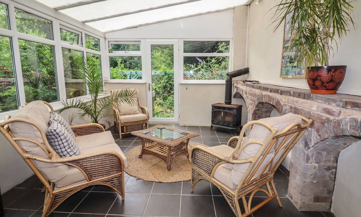 Llanbedr-dyffryn-clwyd Cottage | Cedar Gardens