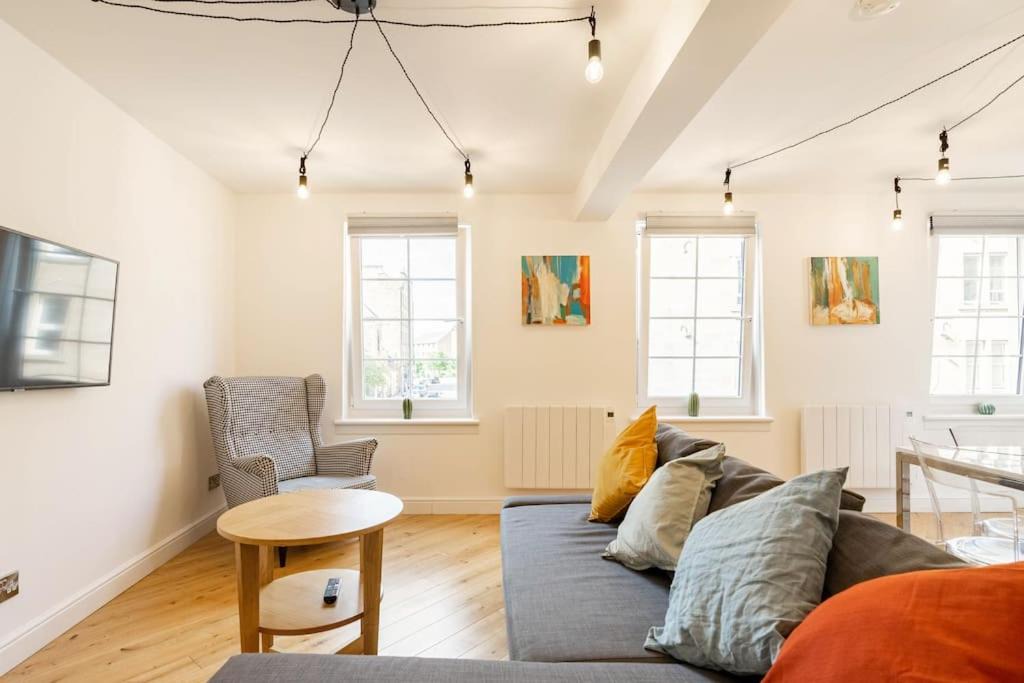 Dalry Apartment | Central, Bright 2 Bed Flat