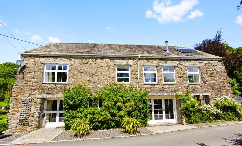 Penny Bridge House | Charcoal House