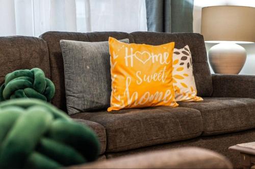 Stony Plain House | Chiccityescape3BDRM King