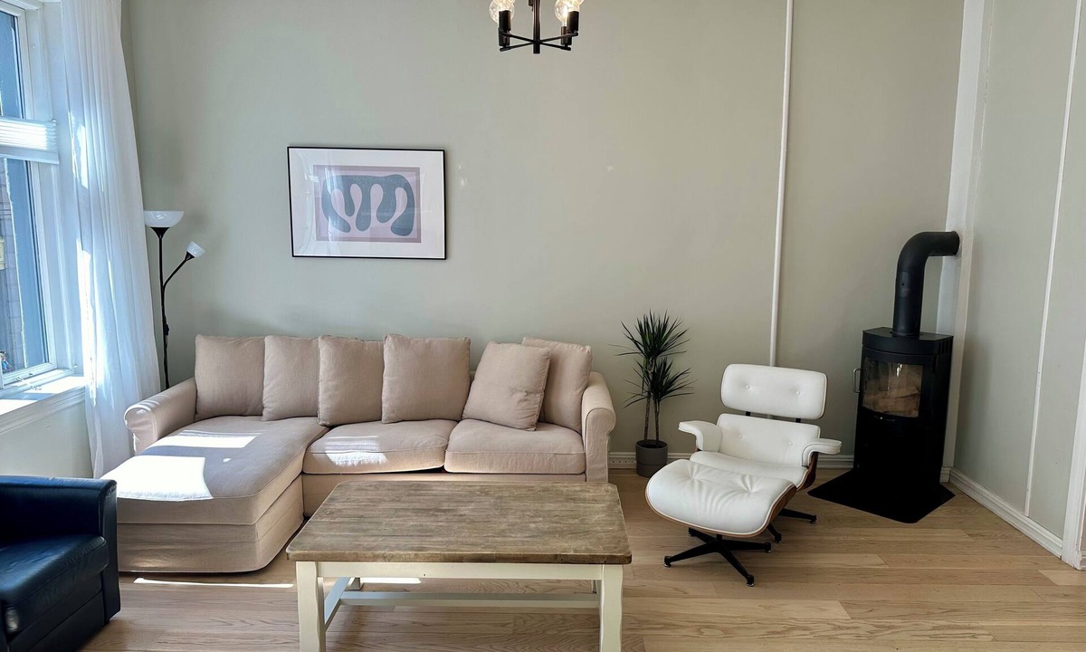 St. Hanshaugen Condo | Classical 3 bedroom, 2 bath, minutes walk from Royal Palace, Shopping & Downtown