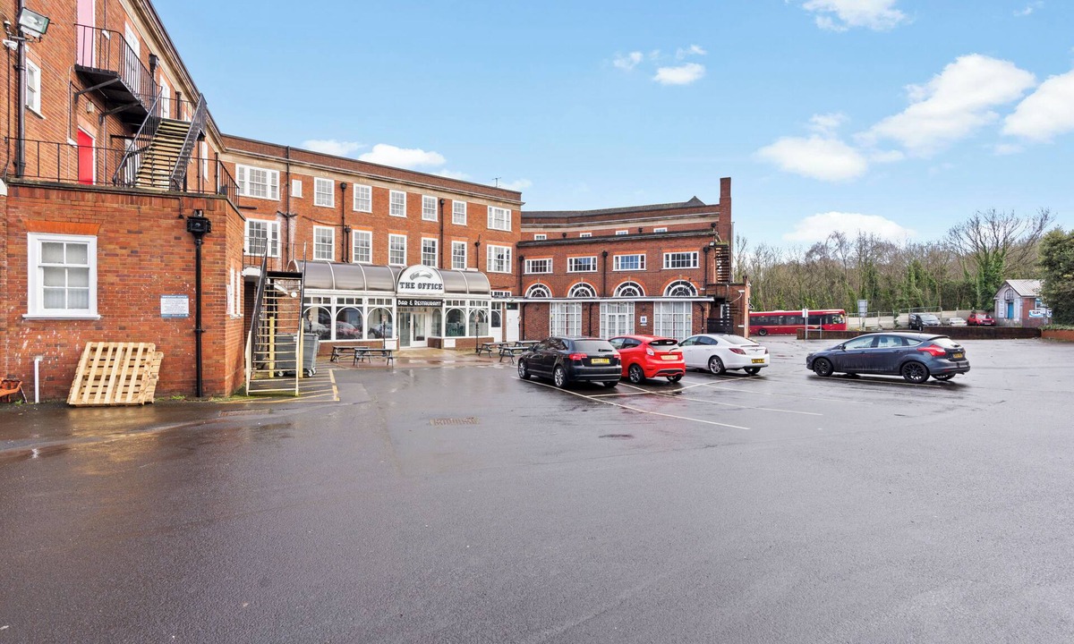 Dudley Apartment | Compact Studios in Dudley