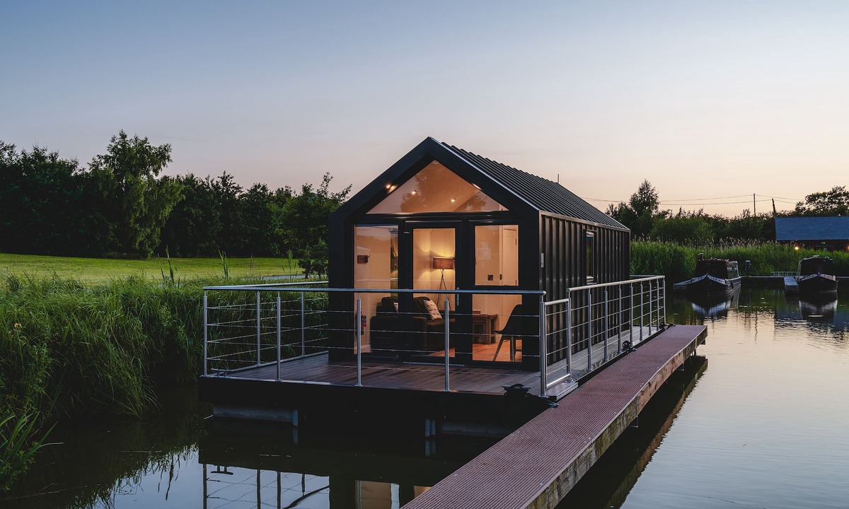 Huxley Apartment | Deep in the Cheshire countryside, with only the bulrushes and birds for company, is this incredible