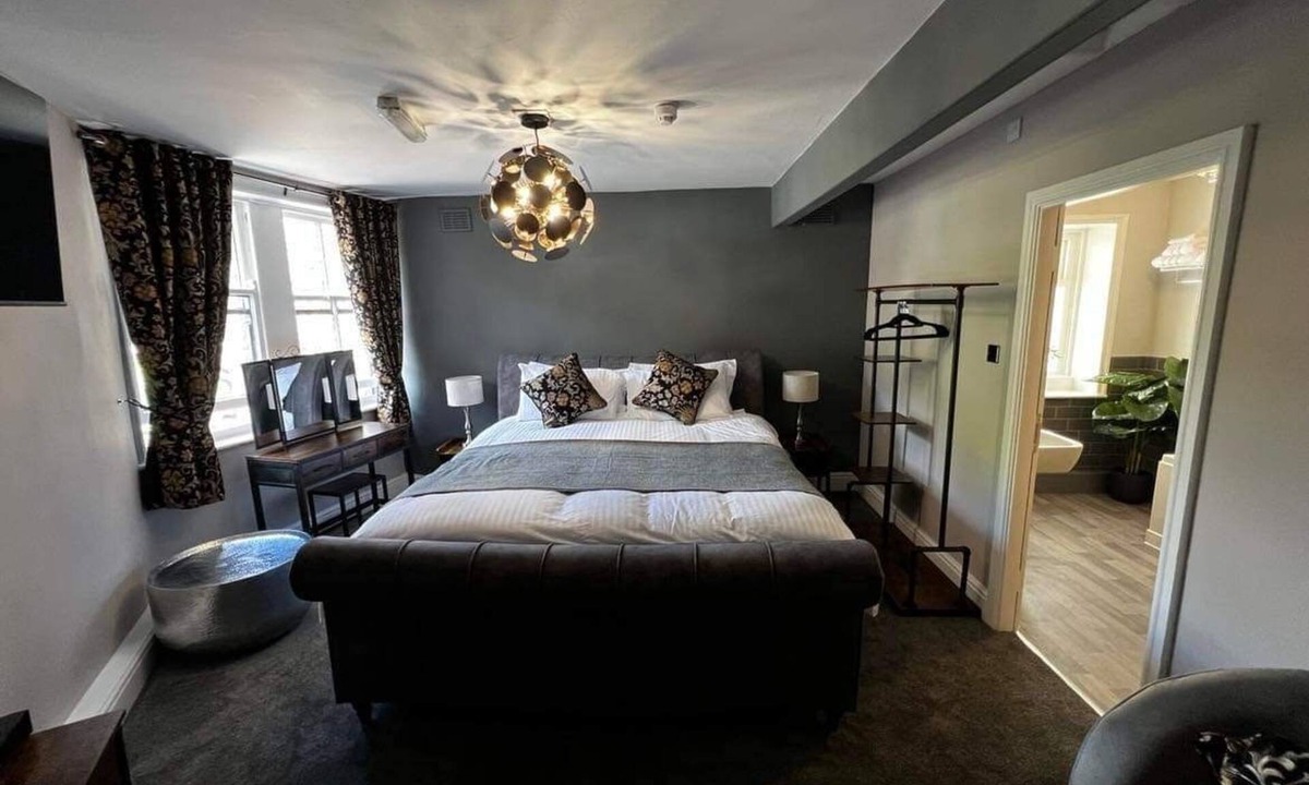 Holmfirth Hotel | Elephant & Castle