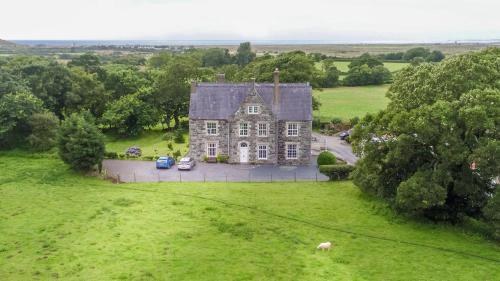 Llandwrog House | Ficerdy