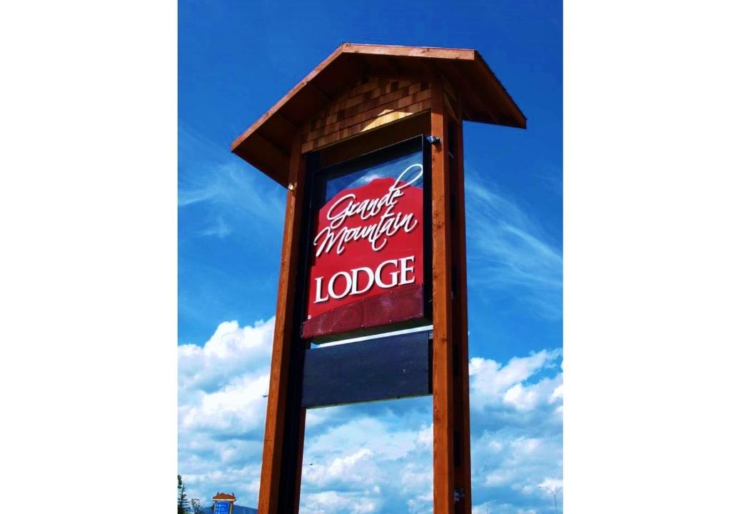 Grande Cache Cabin | Grande Mountain Lodge