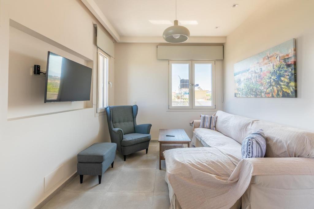 Agkisaras Apartment | Marigold Seaside B1
