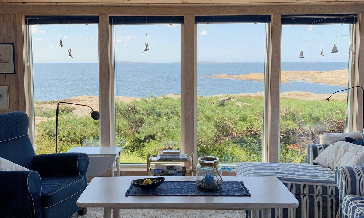 Fredrikstad House | Maritime-style cabin among the Torgaut Islands