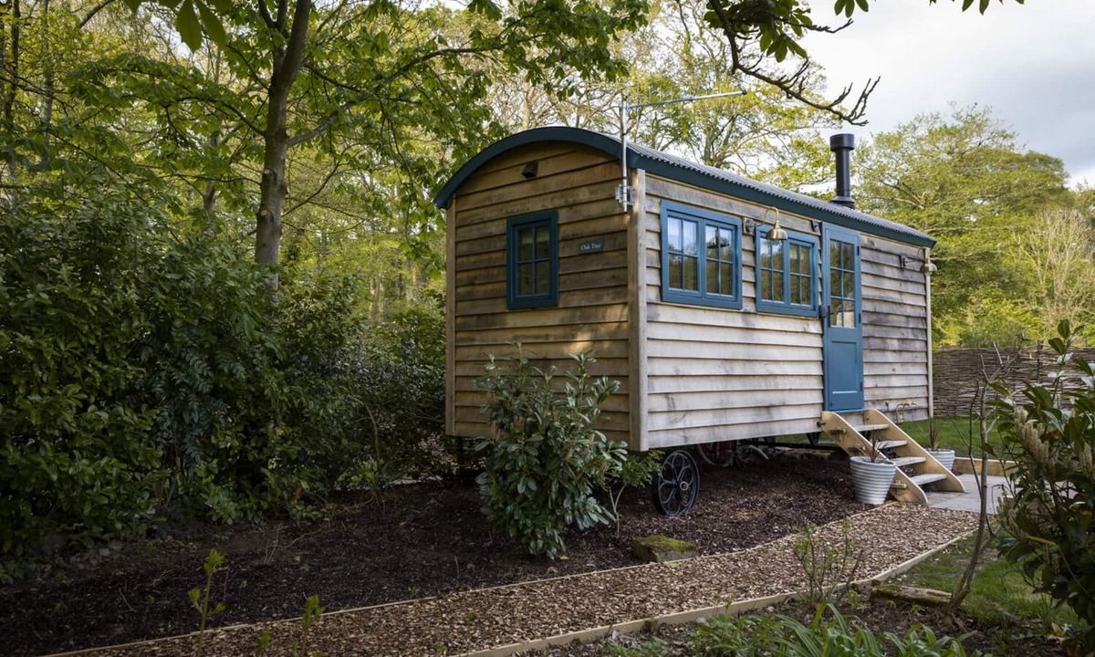 Baslow Cottage | Oak Tree Shepherd's Hut Chatsworth Estate