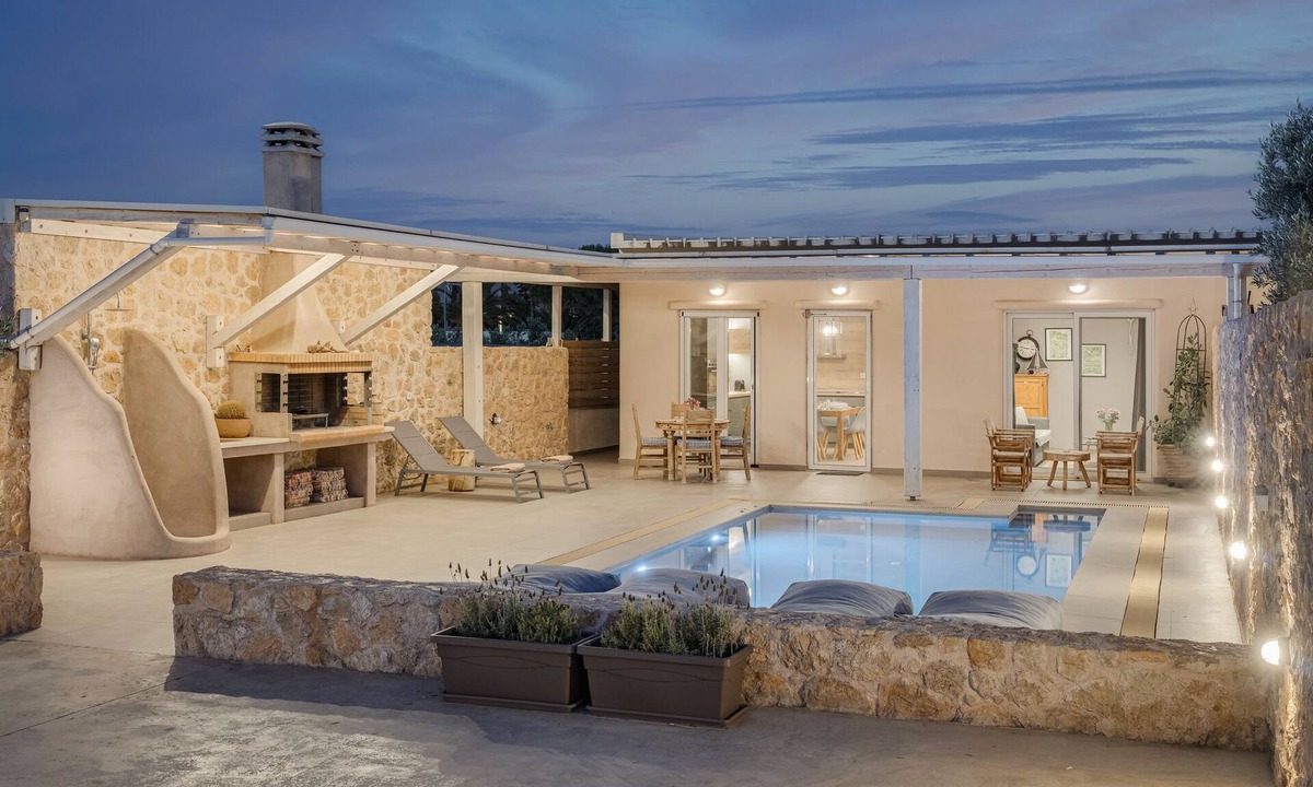 Saronikos House | Olive Tree House