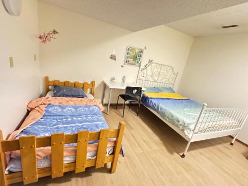 Northwest Calgary House | Only 7 km from YYC Sandstone Homestay