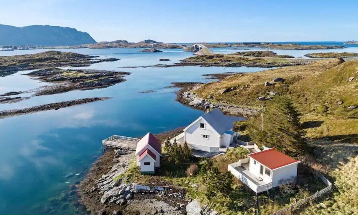 Ramberg Apartment | Panoramic seaview cabin for two persons by the sea