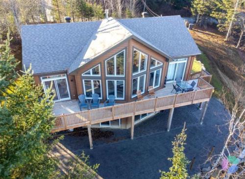 Labelle Ski Chalet | Pool Table Private Beach - Breakfast Included - Fontainebleau