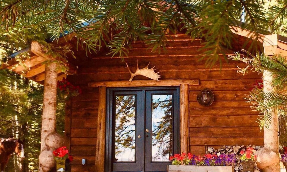Waiparous Village Cabin | Private Romantic Retreat in our Cozy Rustic Cabin