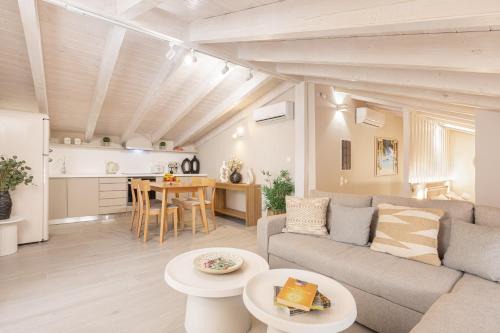 Pythagorion Apartment | Pythagoreio Blue Street Upper Floor Apartment