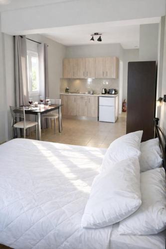 Kateleios Apartment | Rodanthy II