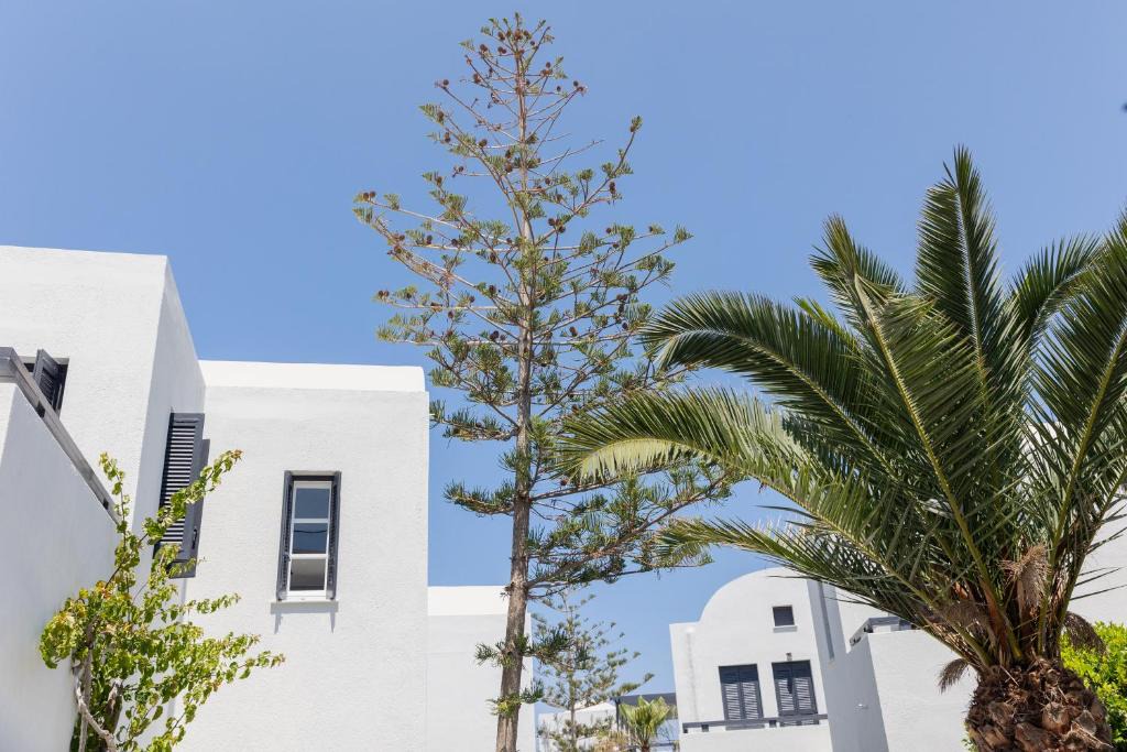 Monolithos Hotel | Scorpios Beach Santorini