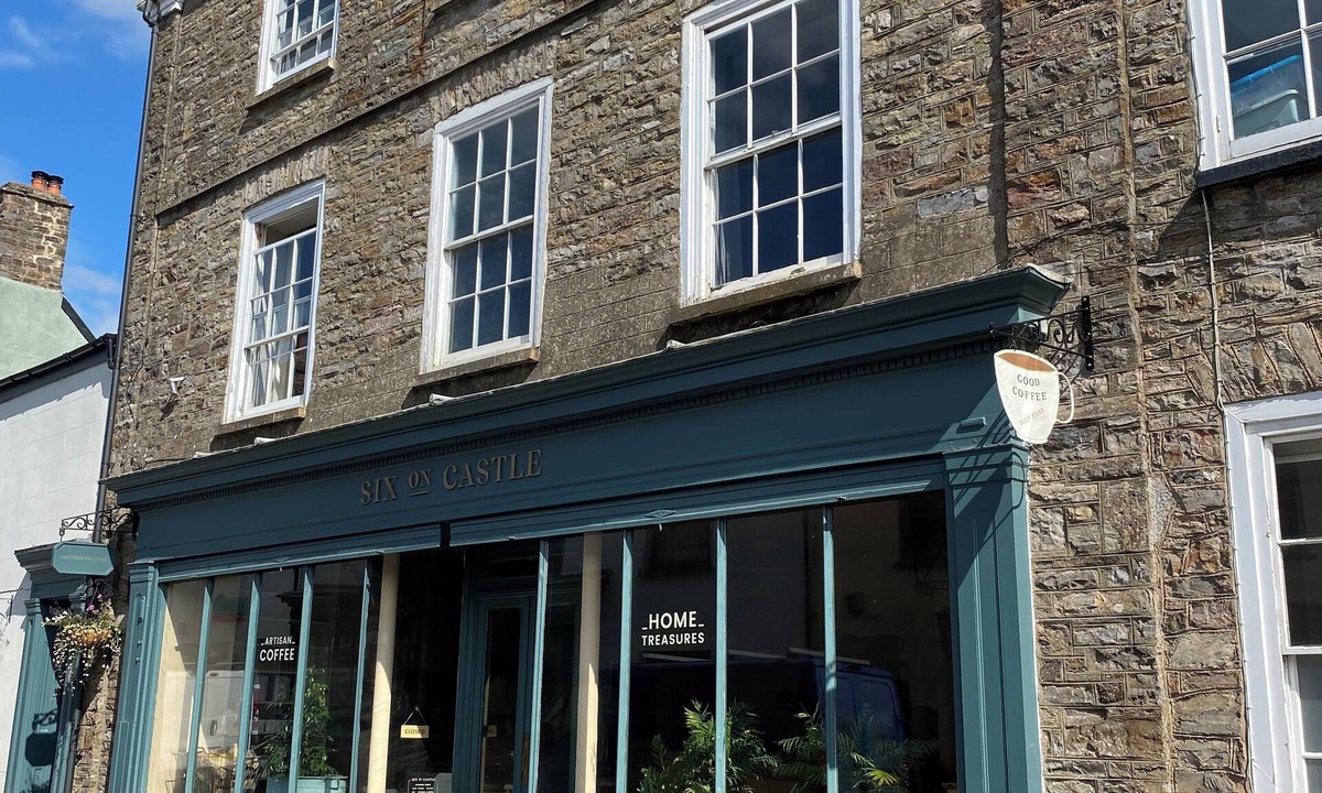 Bampton Bed & Breakfast | Six on Castle
