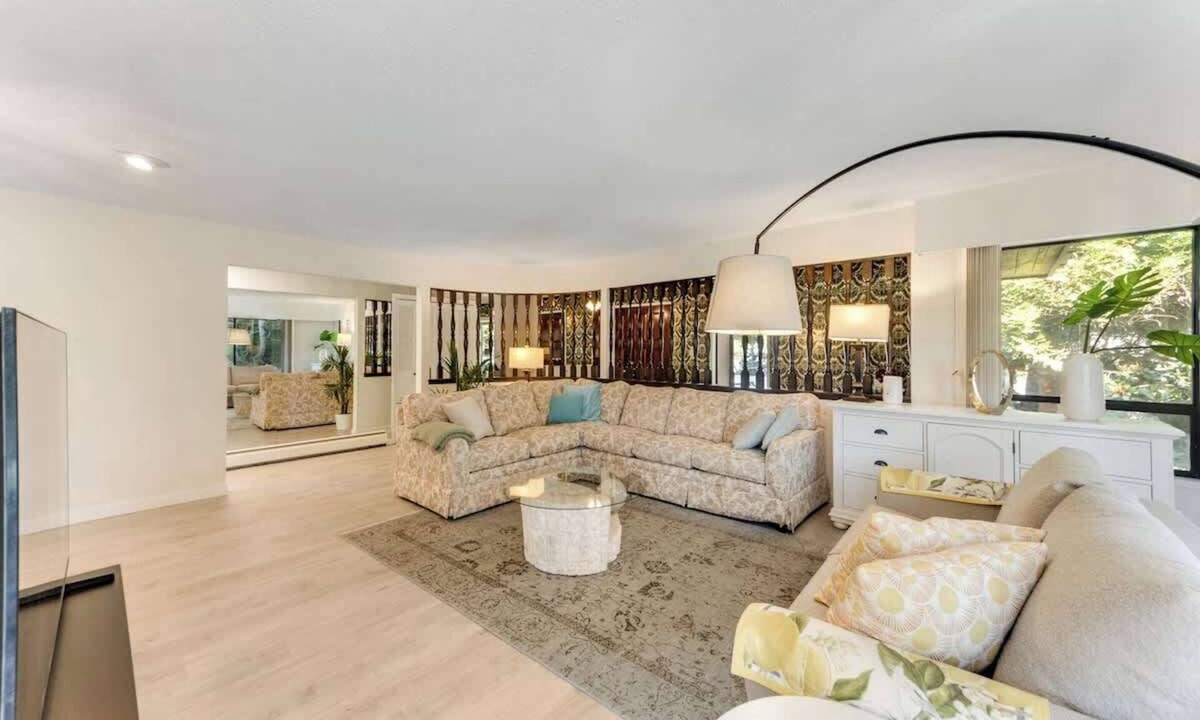 Oakridge House | Spacious 3BR in Prime Location