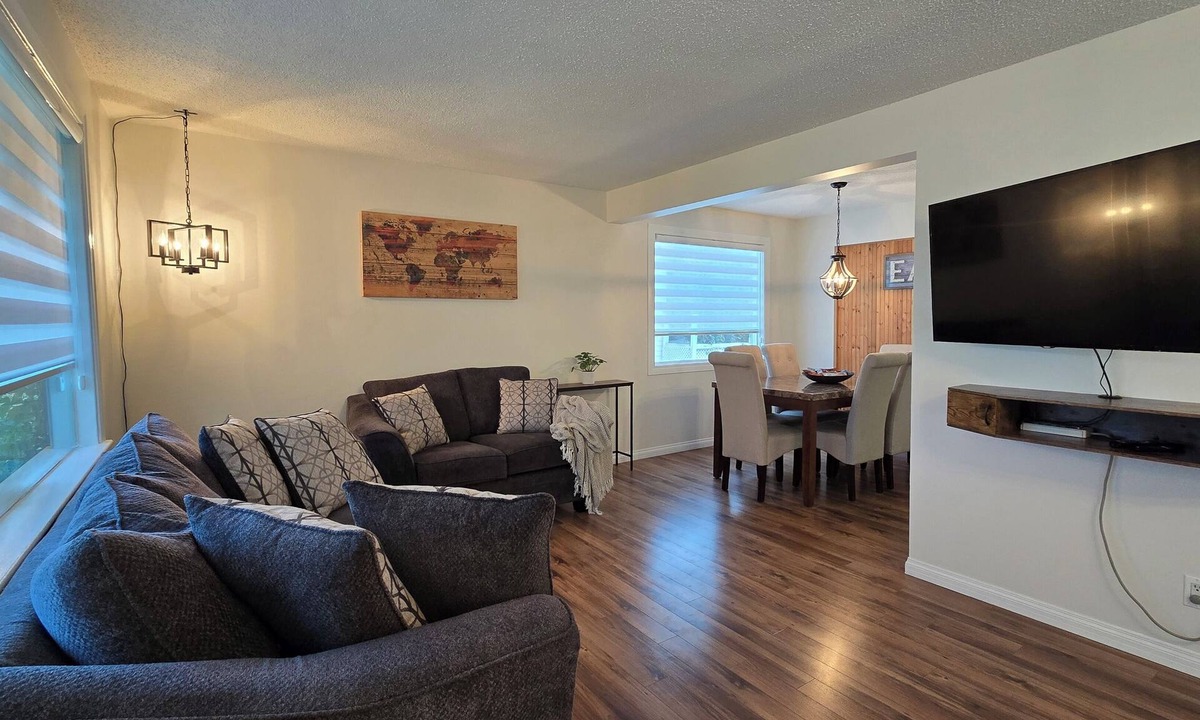 Hinton House | Spacious 4-BR Home | Fire Pit | Deck |