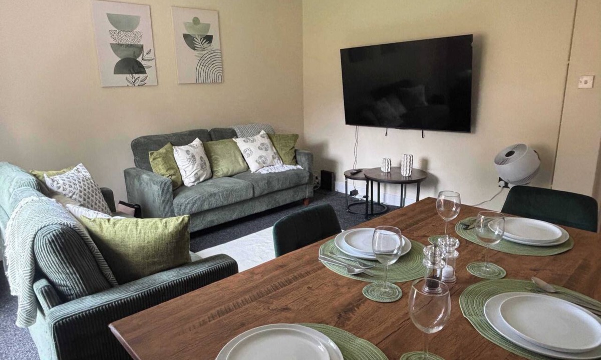 The Westside House | Spacious 5BR Edgbaston Home, Parking & Garden