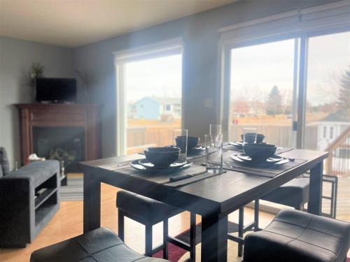 Camrose House | Spacious Duplex