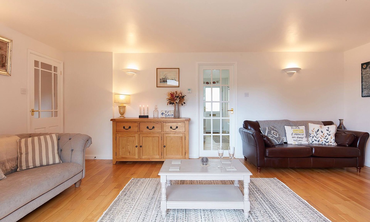 Newton Saint Cyres Cottage | SPRINGFIELDS BUNGALOW, pet friendly, with pool in Tedburn St Mary