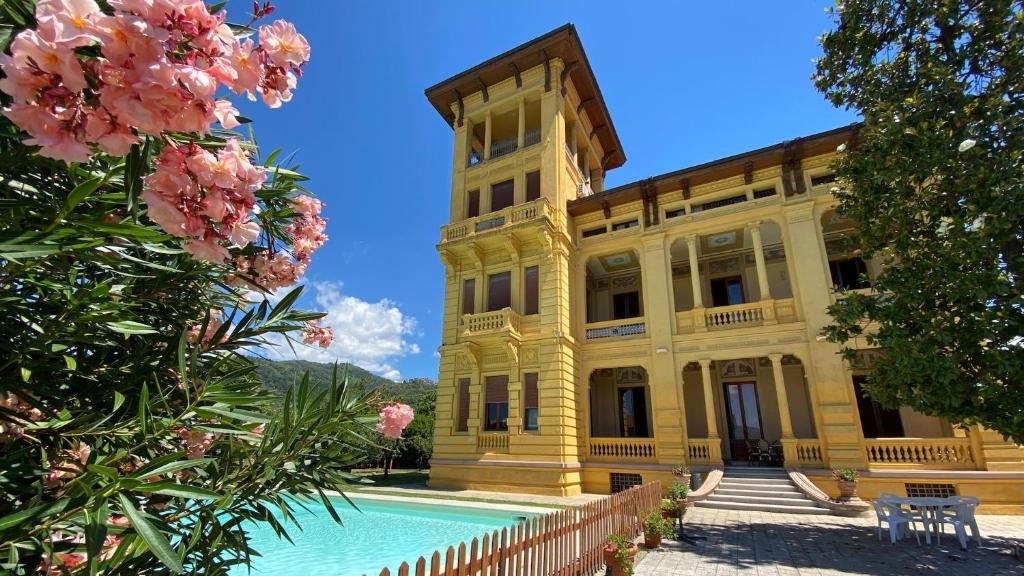 Mologno Hotel | Villa Moorings