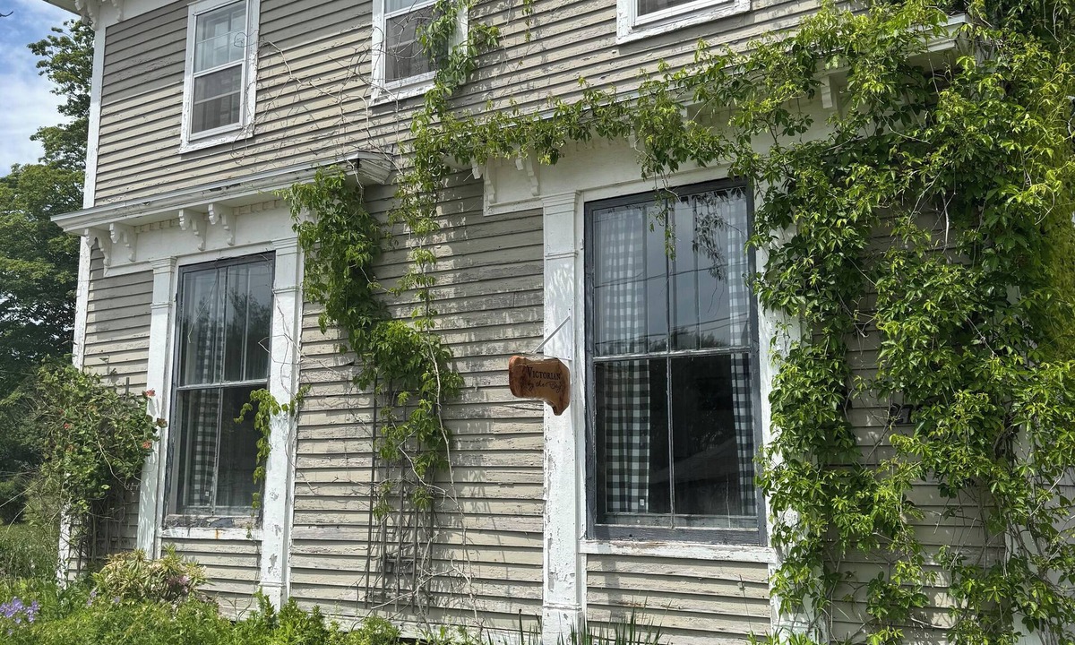 St. Martins House | Welcome to Victorian by the bay Built in 1830 the oldest home in the village