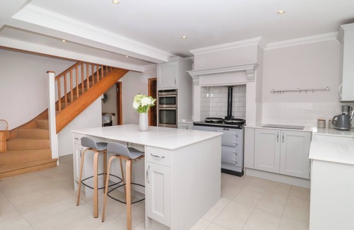 Ipswich Cottage | BROOK LODGE, pet friendly, with open fire in Ipswich