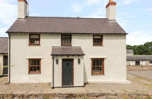 Llandudno Junction Cottage | Cabin ∙ 4 bedrooms ∙ 8 guests