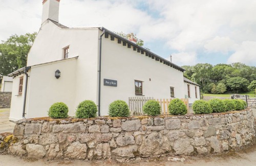 Llandudno Junction Cottage | Cabin ∙ 4 bedrooms ∙ 8 guests