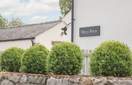 Llandudno Junction Cottage | Cabin ∙ 4 bedrooms ∙ 8 guests