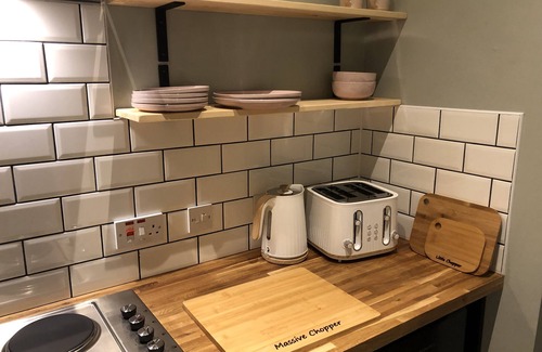 Pembroke Dock Apartment | Nyth Bach - Little Nest. Stylish apartment in central Pembrokeshire