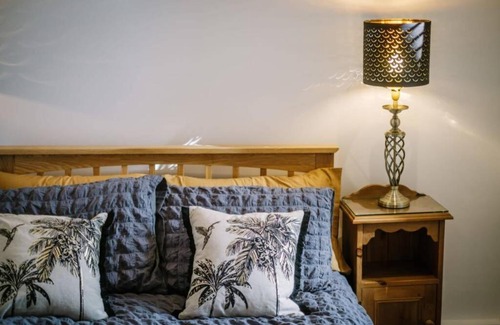 Bowness-on-Windermere Apartment | Oak View Flat in Central Bowness-on-Windermere, Lake District