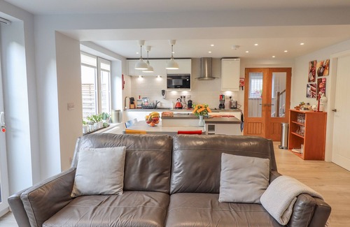 Bowness-on-Windermere House | QUARRY END, with a garden in Bowness-On-Windermere