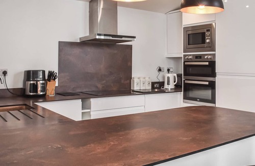 Middleton-on-Sea Cottage | 1 bedroom accommodation in Elmer, near Bognor Regis