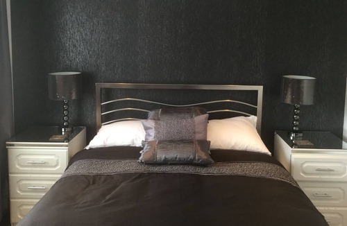 Solihull House | 2 bed exec Semi, Min 4 weeks