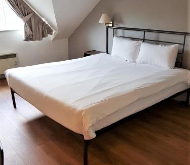 Oldham Hotel | 247Hotel