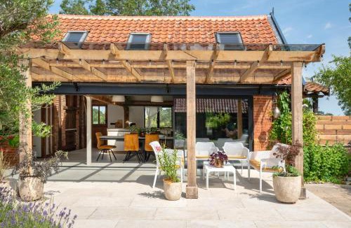 Bungay House | 3 Bed in Ditchingham oc-s42751