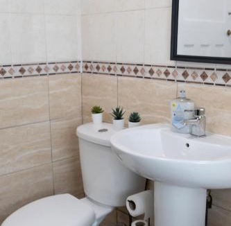 Patchway House | 3-bed-Patchway-Self-check-in-Parking-Wi-Fi-Sleeps 5